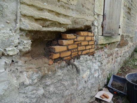 Reprise du bas de mur en briques