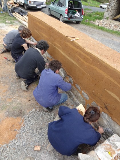 Jointoiement des pierres de soubassement