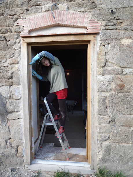 Ouverture porte finie, pose étanchéité à l'air